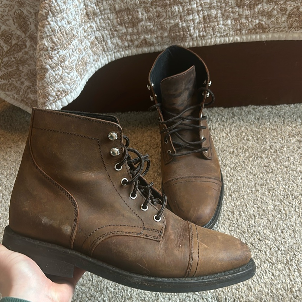 Brown, Thursday Boot Company tie up boots
Size Men’s 7.5, Women’s 9